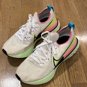 Stylish Women's NIKE Flyknit React Sneakers